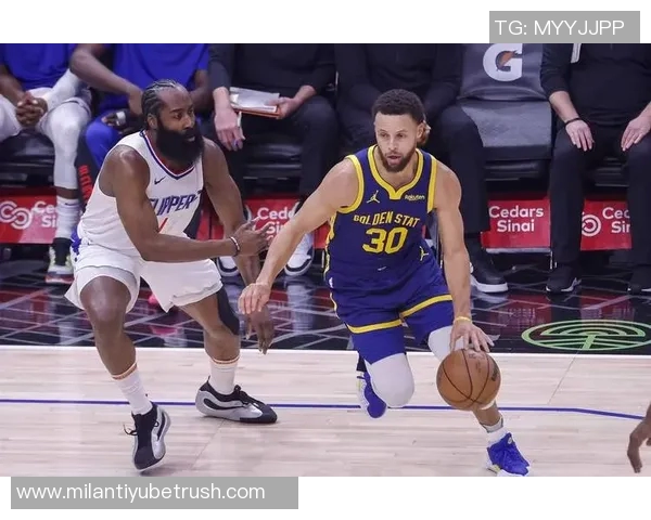 体育画报新赛季Top50揭晓库里浓眉小卡KD哈登名次引发热议 体育画报新赛季Top50揭晓库里浓眉小卡KD哈登名次引发热议