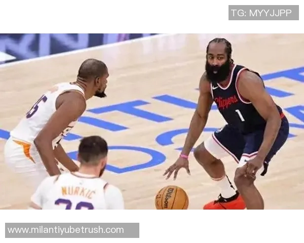 哈登三分首球遭格莱姆斯肘击裁判未作判罚引争议 哈登三分首球遭格莱姆斯肘击裁判未作判罚引争议