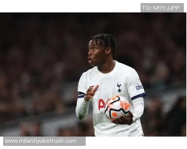 热刺后卫乌多吉在伦敦街头遭经纪人持枪威胁事件引发关注