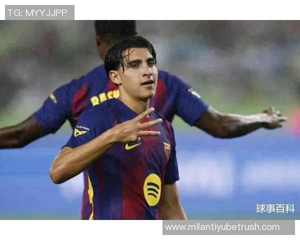 马卡报报道莱万上半场不适巴萨对其坚持比赛表示不满